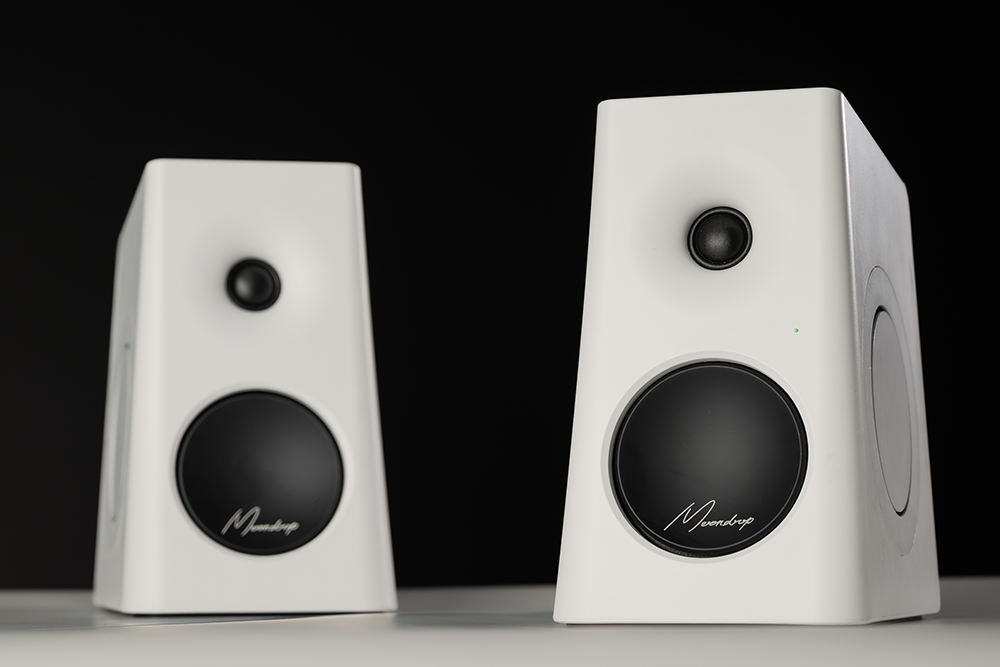 Par de caixas ativas MOONDROP MM3A brancas — detalhe